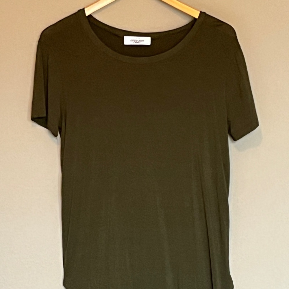 (Set of 4) Carly Jean Los Angelos Favorite Scoop Neck Tee - Picture 9 of 16